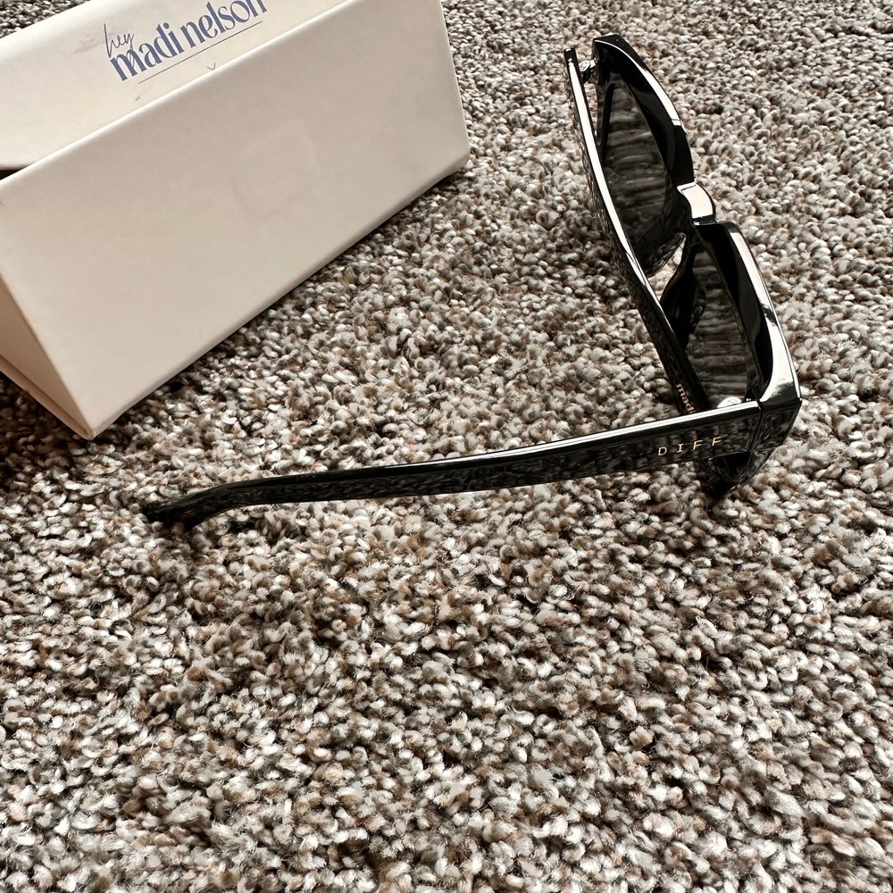 Diff Sunglasses - image 2